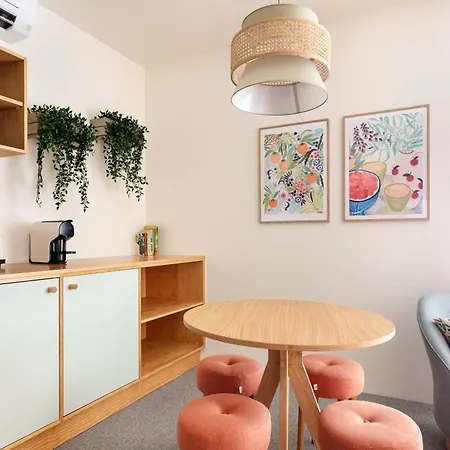 Trendy & Charming • Center