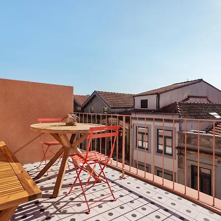 Trendy & Charming • Center *