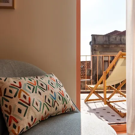 Trendy & Charming • Center *