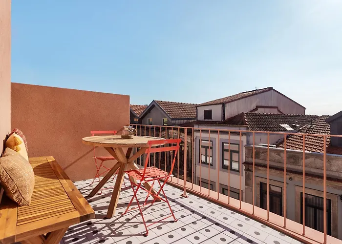 Trendy & Charming • Center *